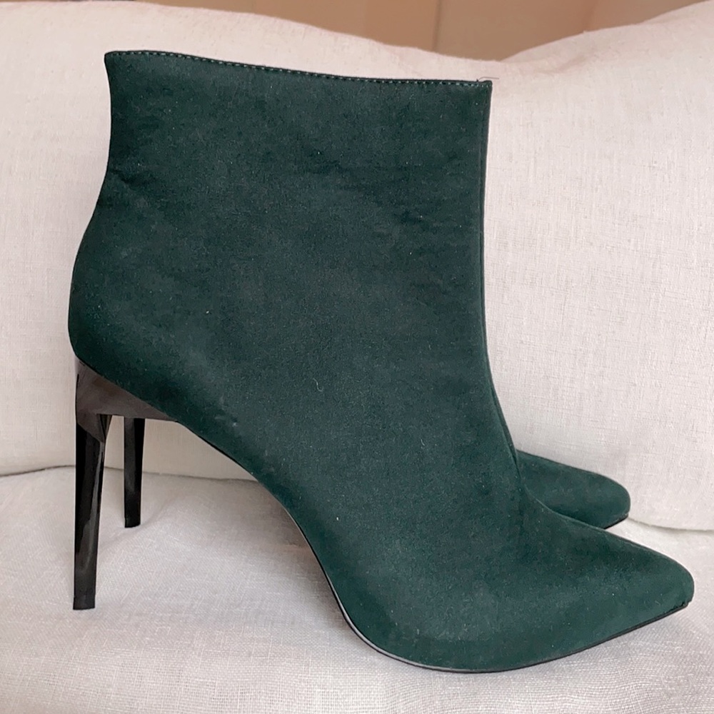 BCBG Brand new boots